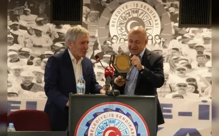 Zafer Partisi Genel Başkanı Prof. Dr. Ümit Özdağ: “Fakirleşme derinleşirken adaletsizlik ve baskı artmaya devam ediyor”