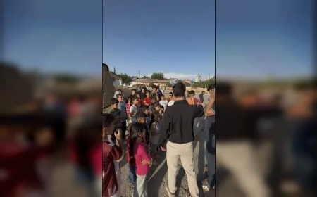 VefaRengi Derneği Elazığ’da Rojin Kabaiş Anısına Çocuklara Oyuncak Dağıttı