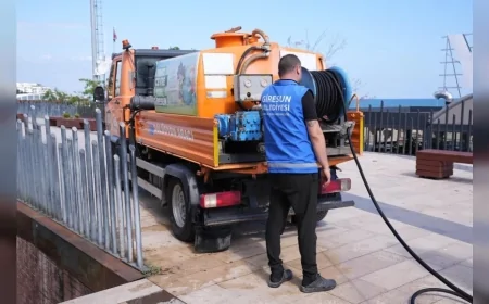 Giresun Belediyesi Plajlar Bölgesi’ndeki alt geçitlerde temizlik ve yıkama çalışması yaptı
