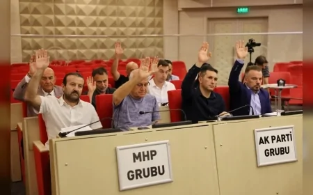 Şehzadeler Belediye Başkanvekili Esenkaya: “Çiftçilerimizi de unutmadık, ova yollarında hedefimizin yüzde 70’ini tamamladık”