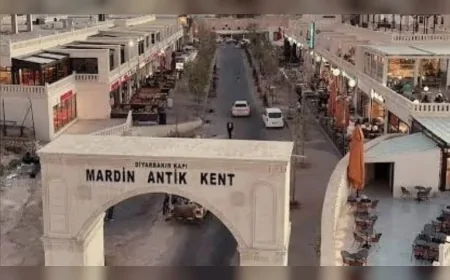Diyarbakırlı iş insanı Fuat Özdemir’in Mardin’e kazandırdığı Antik Kent, 85 mağaza ve 180 odasıyla bölgenin yeni yaşam merkezi oldu