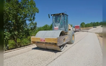Bursa’nın 4 ilçesinde 11 mahalleyi kapsayan 32,5 kilometrelik yol yenileme çalışması başladı