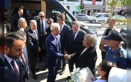 Ulaştırma ve Altyapı Bakanı Abdulkadir Uraloğlu: “Menderes’i Gümüldür’e bağlayan yolun ihalesinin yapılması kararını aldık”