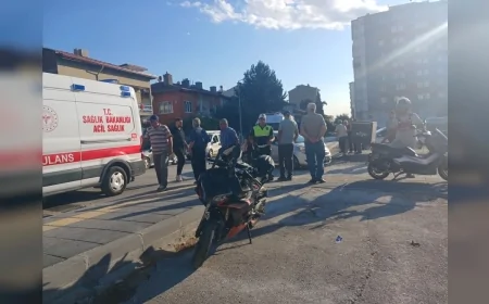 Çorum’da otomobil ile motosikletin çarpıştığı kazada 2 kişi yaralandı