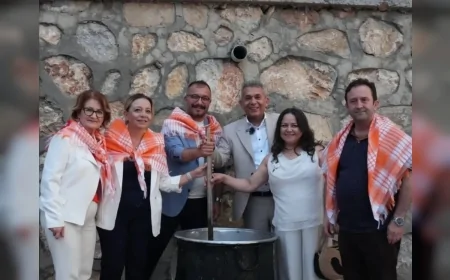 Çal’da 2. Geleneksel Bağbozumu Kültür ve Sanat Festivali Temsili Hasat ve Kortejle Başladı