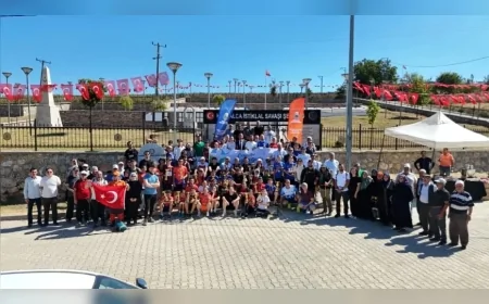 İnegöllüler kurtuluşun 104 yıllık izinde Mustafa Tepe’den Halhalca Şehitliği’ne yürüdü