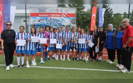 Manisa İl Karması Kız Futbol Takımı Erzincan’da Türkiye üçüncüsü oldu