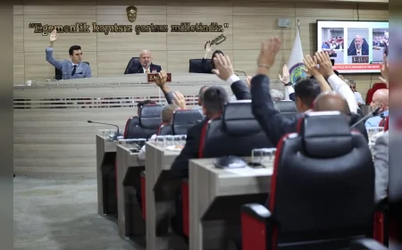 Menemen Belediye Meclisi’nden Tahir Şahin kararı: Gölpark ve Karanfil Sokak’a merhum başkanın adı verildi