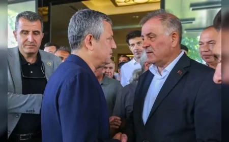 Yeni Parti Genel Başkanı Özgür Özel ve beraberindeki heyetten Nuri Aslan’a taziye ziyareti