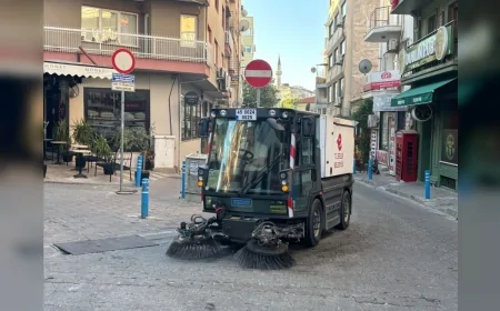 Efeler Belediyesi ekipleri esnaf kepenk açmadan Hasanefendi Mahallesi’nde temizlik yaptı