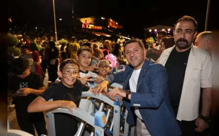Nevşehir Belediyesi’nin Kayaşehir’de düzenlediği konserde Seksendört binlerce müziksevere unutulmaz gece yaşattı