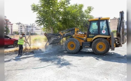Efeler Belediye Başkanı Anıl Yetişkin’in öncülüğünde Yedi Eylül Caddesi’nde asfalt çalışması sürüyor