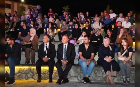 Düzce’de Asar Kemer Park açık hava sinemasına dönüştü Başkan Dr. Faruk Özlü vatandaşlara eşlik etti
