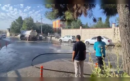 Adıyaman Belediye Başkanı Abdurrahman Tutdere: “33 mahallemizde sulama ve yol yıkama çalışmalarımızı sürdürüyoruz”