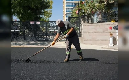 Etimesgut’ta İstasyon, Kazım Karabekir ve Bağlıca mahallelerinde kaldırım ve asfalt çalışmaları sürüyor