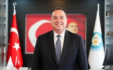 Manisa Büyükşehir Belediye Başkanı Besim Dutlulu: “8 Eylül, bu şehrin küllerinden yeniden doğduğu gündür”