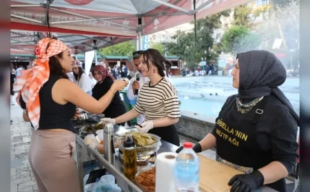 Manisa Bağ Bozumu Şenlikleri’nde En Güzel Sarma Yarışması Gastronomi Çarşısı’na lezzet kattı