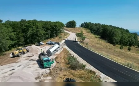 Bursa Büyükşehir Belediyesi 3 ilçede 12 mahalleyi kapsayan 50 kilometrelik yolu yeniledi