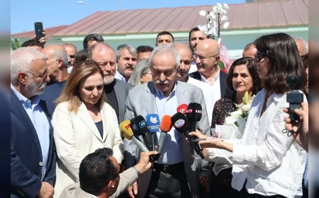 Selçuk Mızraklı yaklaşık 7 yıl sonra tahliye edildi: “Kaybettiğimiz şey hukuk ve demokrasidir”