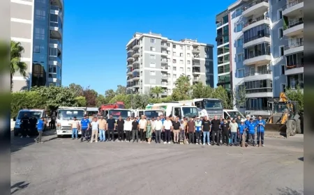 Buca Belediyesi Yenigün Mahallesi’nde 50 Personelle Temizlik, Yeşil Alan ve Yol Bakım Çalışması Yaptı