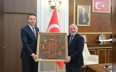 Enerji ve Tabii Kaynaklar Bakanı Alparslan Bayraktar, Çorum Belediyesi’nin yenilenebilir enerji yatırımlarını inceledi