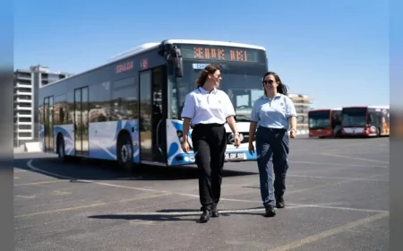 İzmir Büyükşehir Belediyesi ESHOT şoförlerinin çalışma kıyafetlerini dört mevsim konfor ve güvenlik için yeniliyor