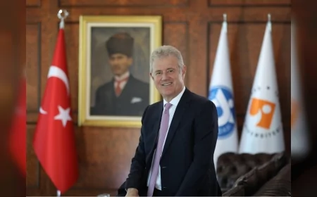 İzmir Ticaret Odası Yönetim Kurulu Başkanı Mahmut Özgener: “Cumhuriyetimizin değerlerine sahip çıkarak İzmir’i daha ileriye taşımalıyız”