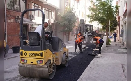 Tepebaşı’nda yol ve kaldırım çalışmaları sürüyor: Yeni Mahalle’de asfalt yama çalışması yapılıyor