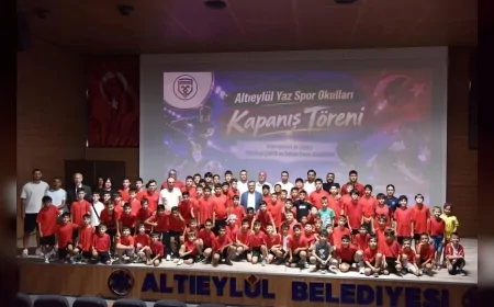 Altıeylül Belediye Başkanı Hakan Şehirli: “Süper Lig hakemlerimizin deneyimleri gençlerimize ayrı bir değer kattı”