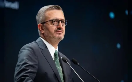 Cumhurbaşkanlığı İletişim Başkanı Burhanettin Duran: “Devletimiz gençlerimizi sanal tacirlerin dünyasında savunmasız bırakmayacak”