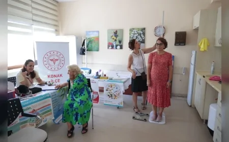 Konak Belediye Başkanı Nilüfer Çınarlı Mutlu: “İleri yaştaki komşularımızı destekliyor ve asla yalnız bırakmıyoruz
