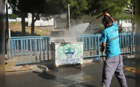 Maltepe Belediyesi Cevizli’de cadde ve sokakları kapsayan temizlik çalışması gerçekleştirdi