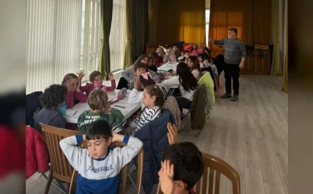 Ayvalık Belediyesi Cihan Şişman Gençlik Merkezi’nde çocuklara altı farklı alanda kurs desteği