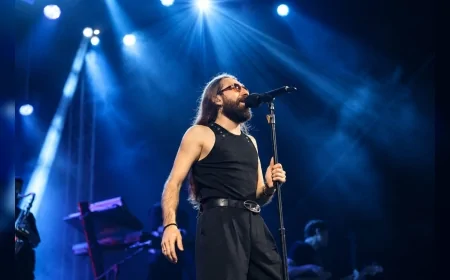 Çivril’de Emre Fel rüzgârı esti, festival meydanını dolduran binlerce kişi şarkılarla coştu