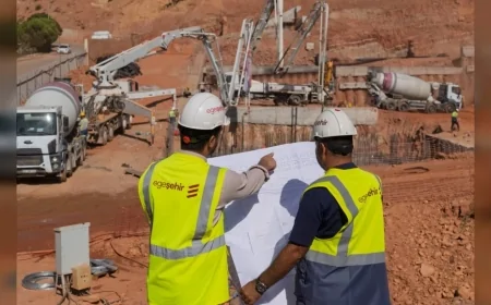 İzmir Büyükşehir Belediyesi Menemen’de 3 bin 100 konutluk projede ilk blokun temel betonunu döktü