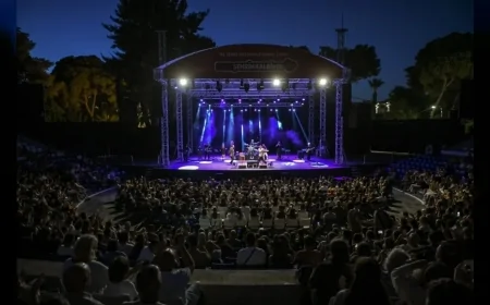 95. İzmir Enternasyonal Fuarı’nda Teoman konseri ve sahne gösterileri Kültürpark’ı hareketlendirdi