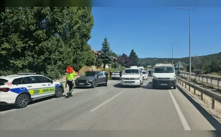 Çorum’da iki otomobil ile cipin karıştığı zincirleme kazada 5 kişi yaralandı