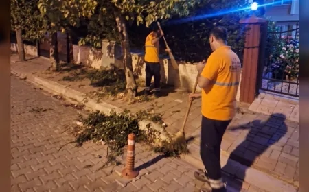 Efeler Belediye Başkanı Anıl Yetişkin’in ekipleri Mimar Sinan Mahallesi’nde gece temizliği yaptı
