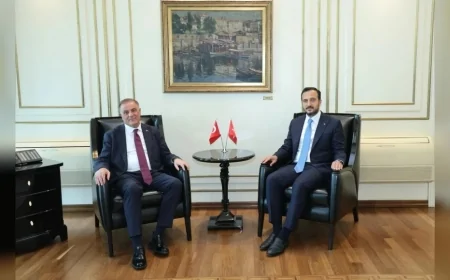 AK Parti İstanbul İl Başkanı Abdullah Özdemir’den İBB Başkanvekili Nuri Aslan’a taziye ziyareti