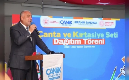 Canik Belediye Başkanı İbrahim Sandıkçı: “Birinci sınıfa başlayan tüm öğrencilerimize çanta ve kırtasiye seti hediye ettik”