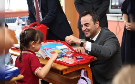 Başiskele Belediye Başkanı M. Yasin Özlü: “1.963 birinci sınıf öğrencisine kırtasiye seti ulaştırdık”