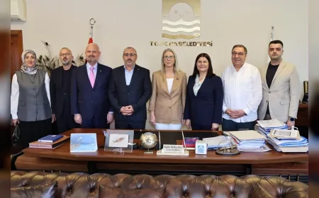 AK Parti İzmir Milletvekili Ceyda Bölünmez Çankırı Foça’da: “Hizmet ve vatandaşın ihtiyaçları siyasi farklılıkların önünde tutulmalı”