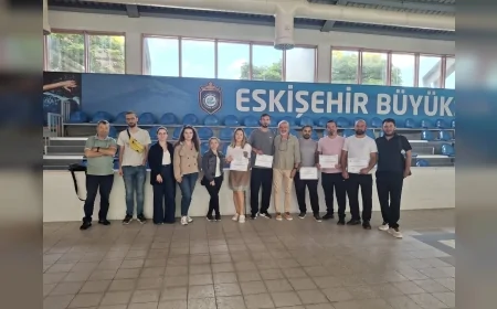Eskişehir Kentpark Kapalı Yüzme Havuzu’nda su güvenliği için uygulamalı eğitim gerçekleştirildi