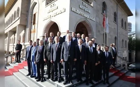 Ticaret Bakanı Prof. Dr. Ömer Bolat Nevşehir Belediyesi’ni ziyaret etti