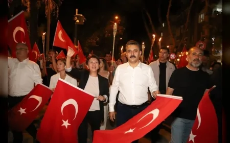 Dikili Belediye Başkanı Adil Kırgöz: “14 Eylül bağımsızlığımızın ve Cumhuriyet sevdamızın simgesidir”