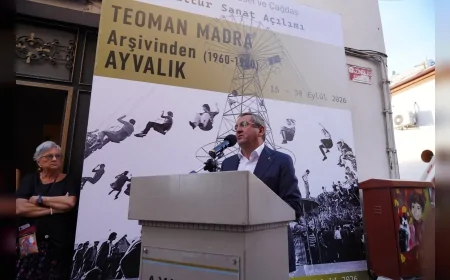 Ayvalık’ta Teoman Madra’nın 1960-1980 yılları arasındaki eserleri Orhan Peker Sanat Galerisi’nde sergileniyor.