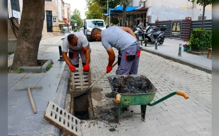 Yalova Belediyesi, olası yağışlar öncesi kent genelinde mazgal ve rögar temizliği gerçekleştiriyor