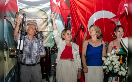 Güzelbahçe’nin kurtuluşunun 104. yılı fener alayı ve İzmir Pop Orkestrası konseriyle kutlandı