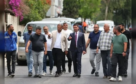Bayraklı Belediye Başkanı İrfan Önal: “Mazeret üretmeden Bayraklı’nın bozuk yollarını yenilemeye devam edeceğiz”