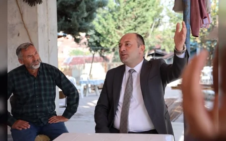 Geyve Belediye Başkanı Selçuk Yıldız Akdoğan Mahallesi’ndeki çok amaçlı salon ve köy konağı çalışmalarını inceledi